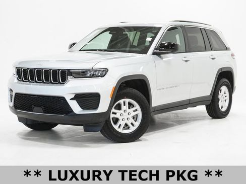 Certified 2025 Jeep Grand Cherokee Laredo w/ Luxury Tech Group I image 1