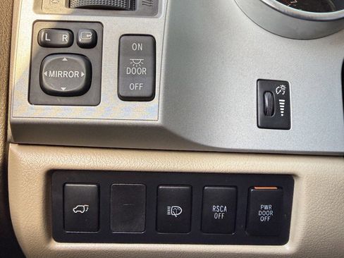 Used 2008 Toyota Sequoia Limited image 27