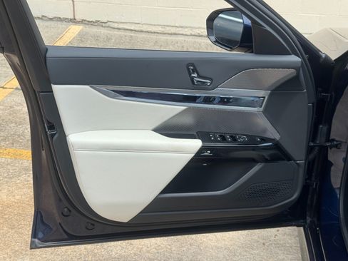 Used 2023 BMW i7 xDrive60 AWD/4WD image 58