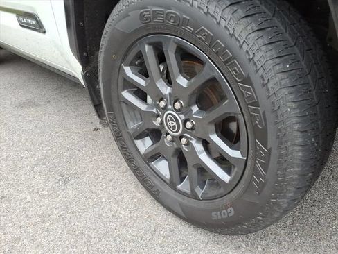 Used 2023 Toyota Sequoia Platinum AWD/4WD image 4