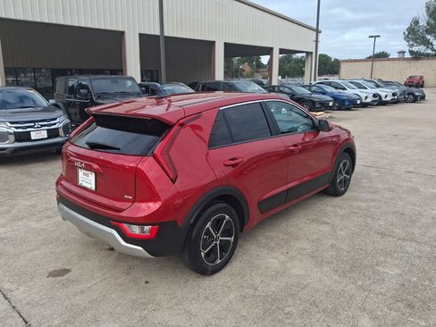 Used 2025 Kia Niro LX FWD image 7