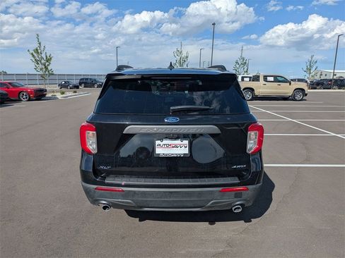 Used 2024 Ford Explorer XLT w/ Equipment Group 202A image 5