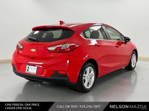 Used 2018 Chevrolet Cruze LT w/ Convenience Package FWD image 6