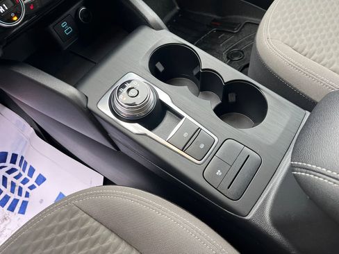 Used 2021 Ford Escape SE w/ SE Sport Appearance Package image 25