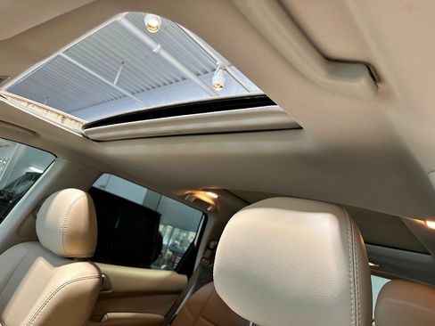 Used 2019 Nissan Pathfinder Platinum AWD/4WD image 13