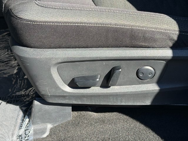 Used 2025 Nissan Pathfinder SV FWD image 33