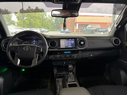 Used 2023 Toyota Tacoma TRD Off-Road AWD/4WD image 7