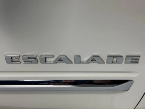 Used 2014 Cadillac Escalade Platinum AWD/4WD image 11