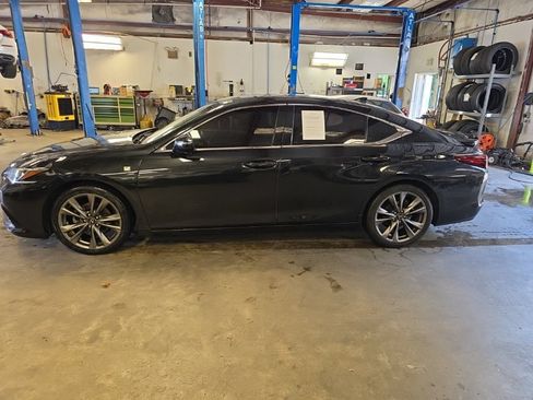 Used 2021 Lexus ES 350 F Sport w/ Accessory Package FWD image 2
