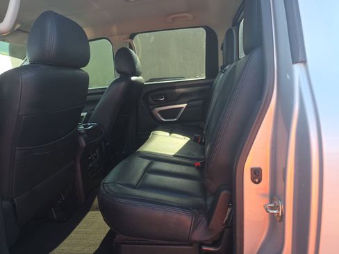 Used 2017 Nissan Titan SV AWD/4WD image 18