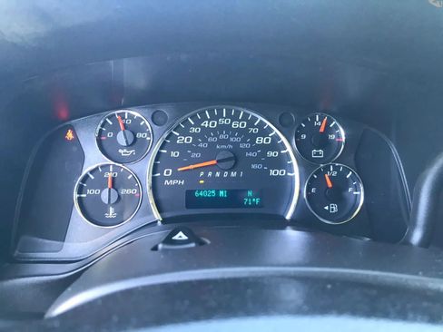 Used 2019 Chevrolet Express 2500 w/ Driver Convenience Package RWD image 16