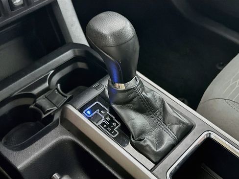 Used 2018 Toyota Tacoma SR5 RWD image 25