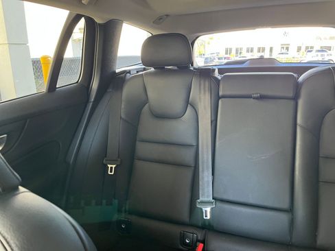 Used 2025 Volvo V60 B5 Cross Country Plus image 39