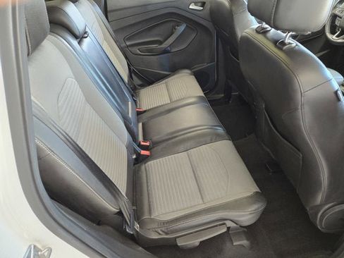 Used 2017 Ford Escape SE w/ SE Sport Appearance Package image 8