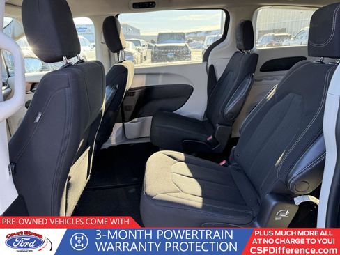 Used 2023 Chrysler Voyager LX image 12