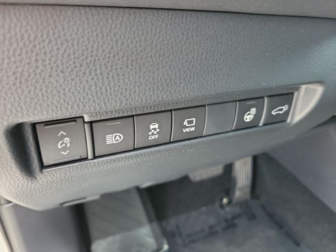 Certified 2024 Toyota Venza LE AWD/4WD image 26
