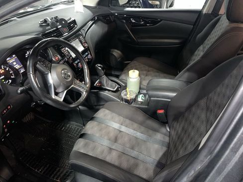 Used 2019 Nissan Rogue Sport SV w/ Technology Package image 5