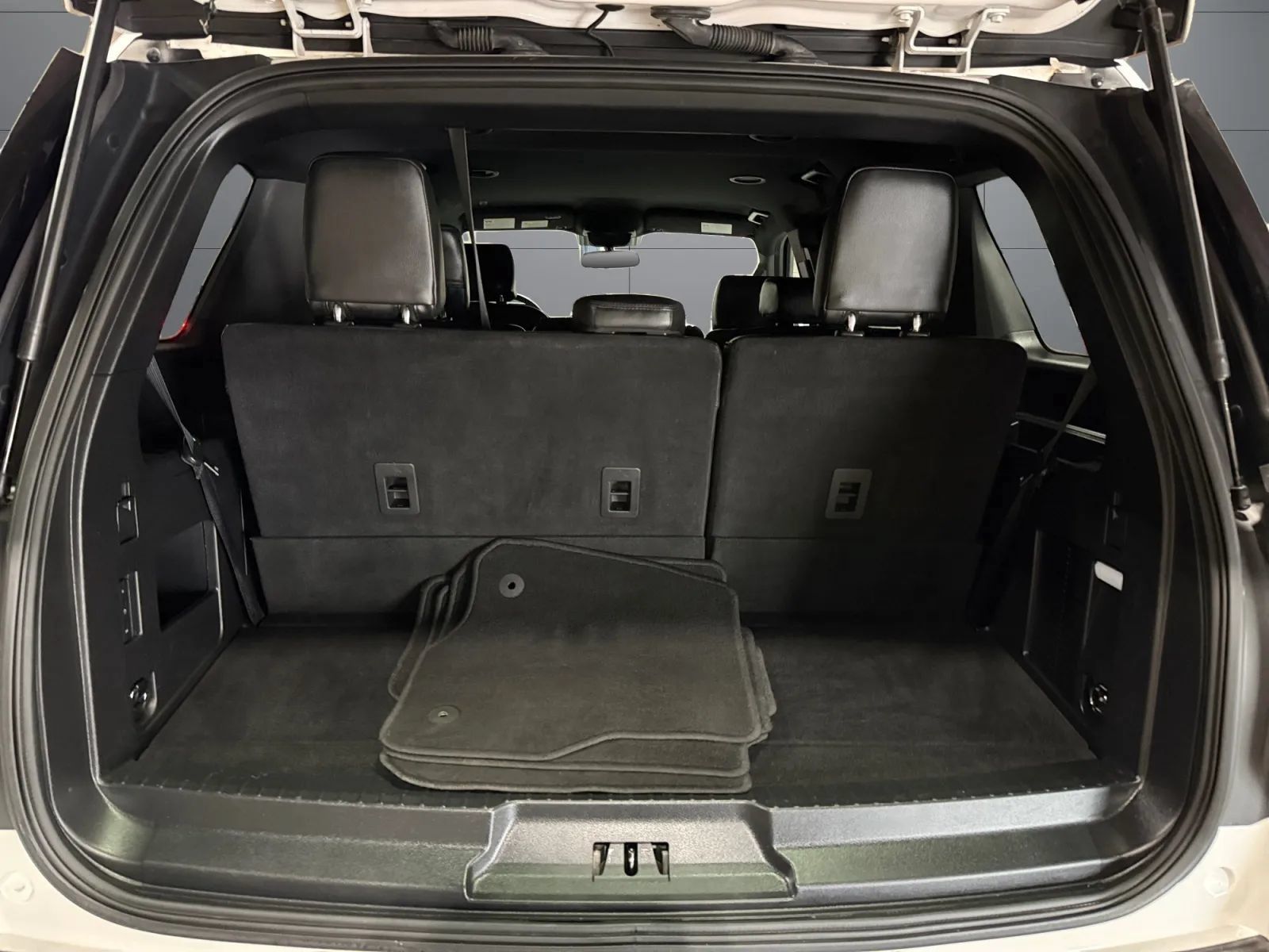 Used 2018 Ford Expedition XLT w/ Equipment Group 201A AWD/4WD image 10