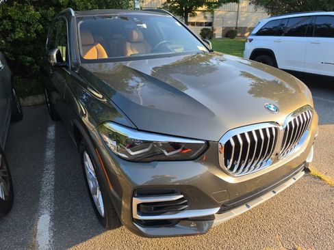 Used 2022 BMW X5 xDrive40i w/ Premium Package AWD/4WD image 2