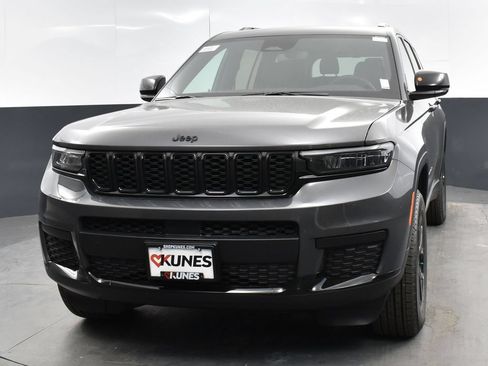 Used 2025 Jeep Grand Cherokee L Altitude AWD/4WD image 3