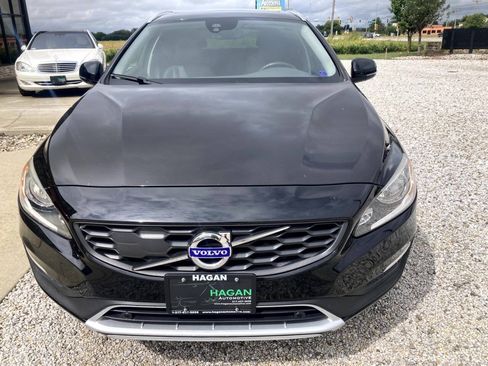 Used 2017 Volvo V60 T5 Cross Country w/ Convenience Package AWD/4WD image 3