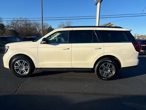Used 2025 Ford Expedition Active image 28