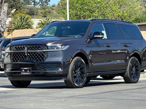 New 2026 Lincoln Navigator L Reserve w/ Jet Appearance Package AWD/4WD image 7