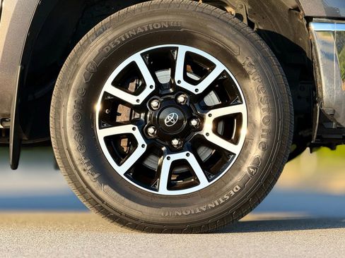 Used 2020 Toyota Tundra SR5 w/ TRD Off-Road Package image 21