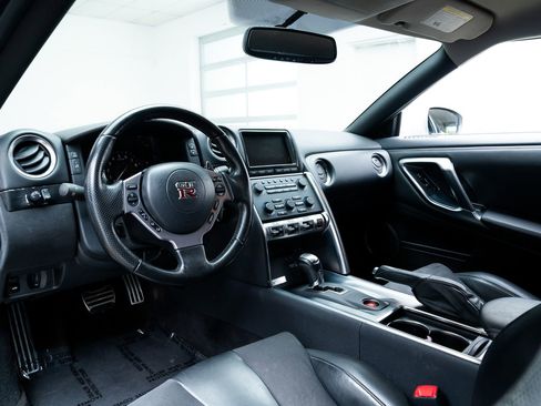 Used 2009 Nissan GT-R Premium AWD/4WD image 17