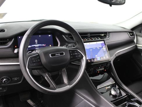 Used 2023 Jeep Grand Cherokee L Limited RWD image 6