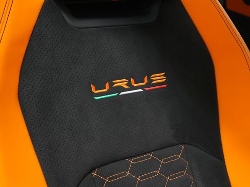 Used 2022 Lamborghini Urus AWD/4WD image 23