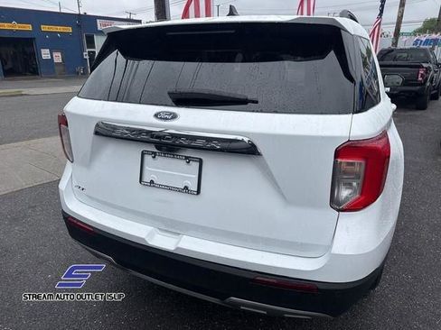Used 2023 Ford Explorer XLT w/ Equipment Group 202A image 9