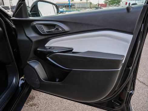 Used 2025 Chevrolet Trax LT FWD image 34
