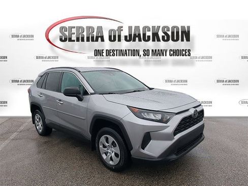 Used 2020 Toyota RAV4 LE image 2