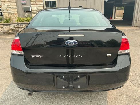 Used 2010 Ford Focus SE FWD image 4