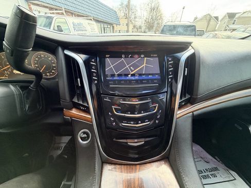 Used 2015 Cadillac Escalade Premium image 18