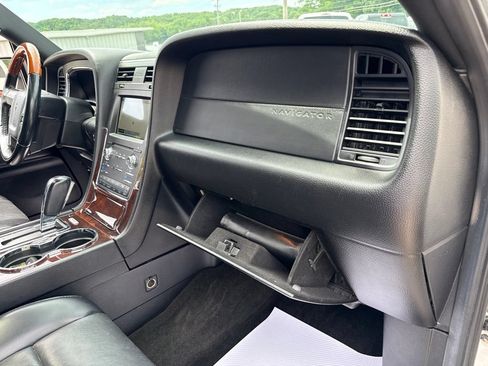 Used 2017 Lincoln Navigator Select AWD/4WD image 46