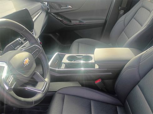 Used 2025 Chevrolet Equinox LT w/ Convenience Package II image 10