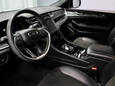 Used 2023 Jeep Grand Cherokee Altitude AWD/4WD image 22