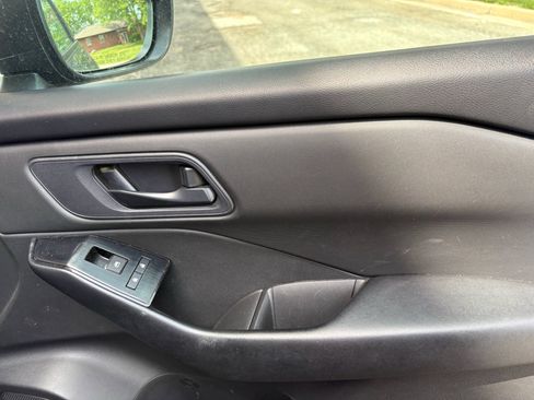 Used 2024 Nissan Rogue S AWD/4WD image 28
