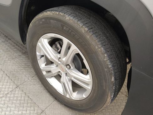 Used 2024 GMC Terrain SLE FWD image 31