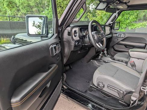 Used 2025 Jeep Wrangler Unlimited Sahara AWD/4WD image 26