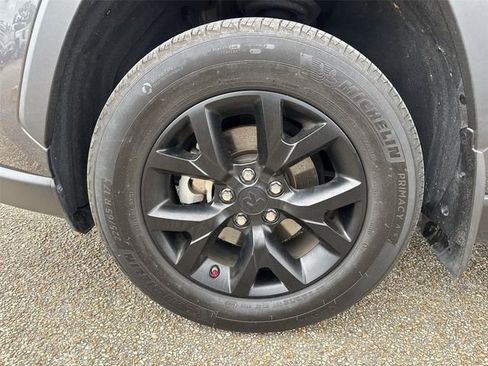 Used 2024 Toyota RAV4 LE FWD image 31