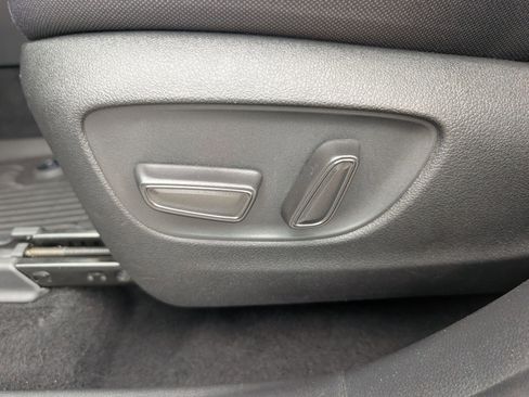 Used 2023 Toyota Highlander LE image 16