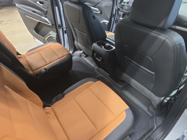 New 2027 Chevrolet Traverse Z71 w/ Enhanced Driving Package AWD/4WD image 12