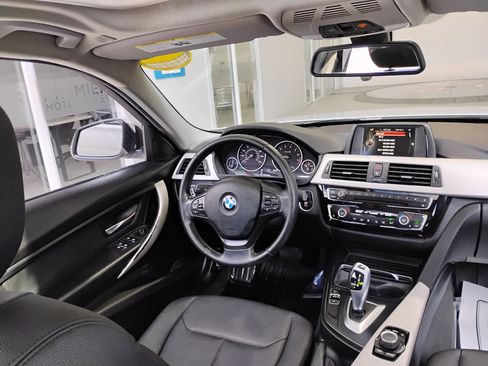 Used 2017 BMW 320i Sedan image 90