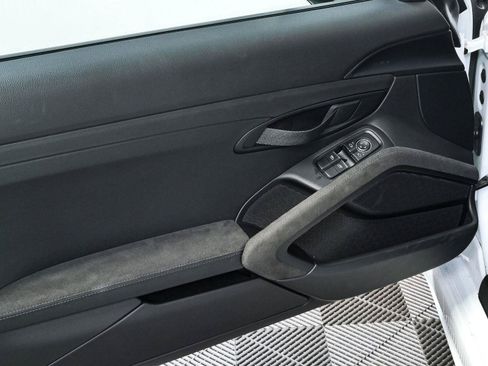 Used 2021 Porsche 718 Boxster Spyder RWD image 15