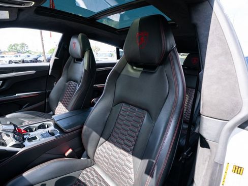 Used 2019 Lamborghini Urus AWD/4WD image 32
