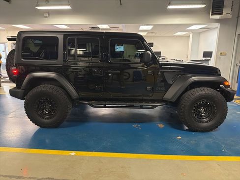Used 2021 Jeep Wrangler Unlimited Sport image 4