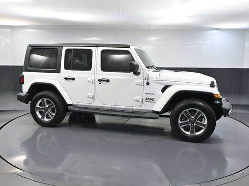 Used 2019 Jeep Wrangler Unlimited Sahara AWD/4WD image 4